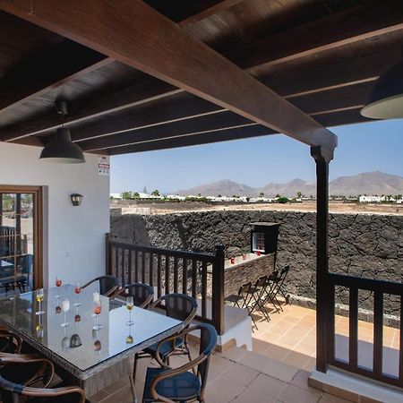 Villa Vista Reina - Luxury 6 Bedroom - Heated Pool- Views - Pool Table - Vista Lobos - Playa Blanca Dış mekan fotoğraf