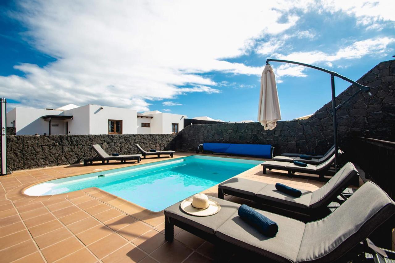Villa Vista Reina - Luxury 6 Bedroom - Heated Pool- Views - Pool Table - Vista Lobos - Playa Blanca Dış mekan fotoğraf