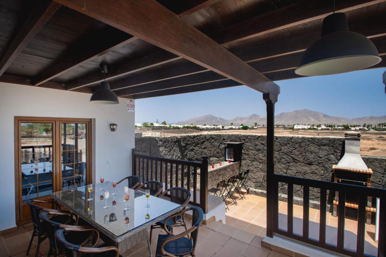 Villa Vista Reina - Luxury 6 Bedroom - Heated Pool- Views - Pool Table - Vista Lobos - Playa Blanca Dış mekan fotoğraf