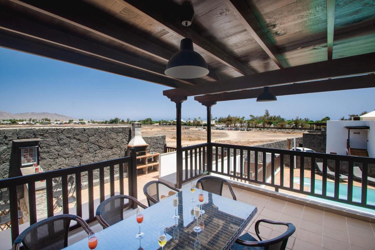 Villa Vista Reina - Luxury 6 Bedroom - Heated Pool- Views - Pool Table - Vista Lobos - Playa Blanca Dış mekan fotoğraf
